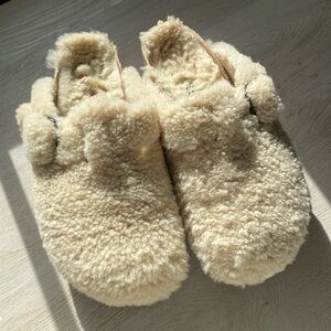 Birkenstock Boston Big Buckle
Shearling Clogs - Teddy Eggshell